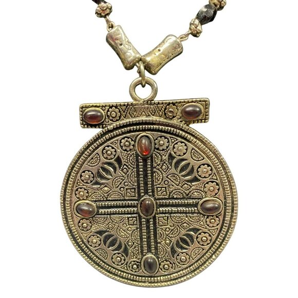 Vintage Pilgrim Silver Tone Necklace With Ornate Round Medallion Pendant & Black - Picture 2 of 7